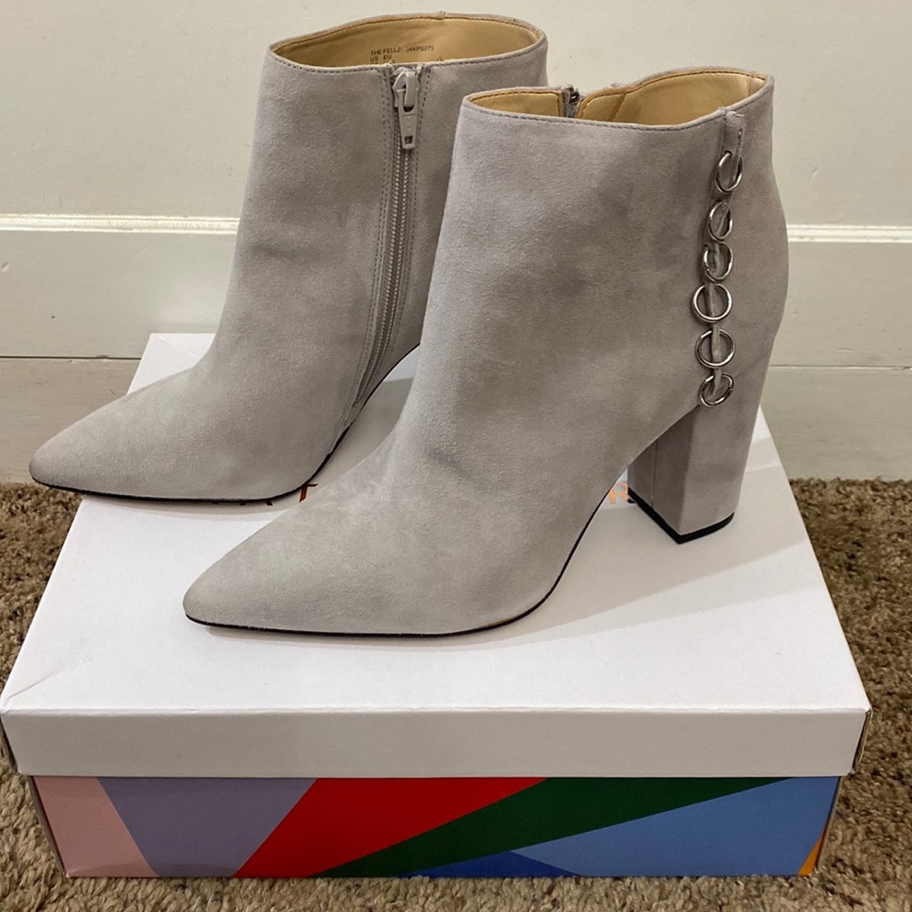 New In Box Katy Perry beautiful light grey suede booties size 7 1/2